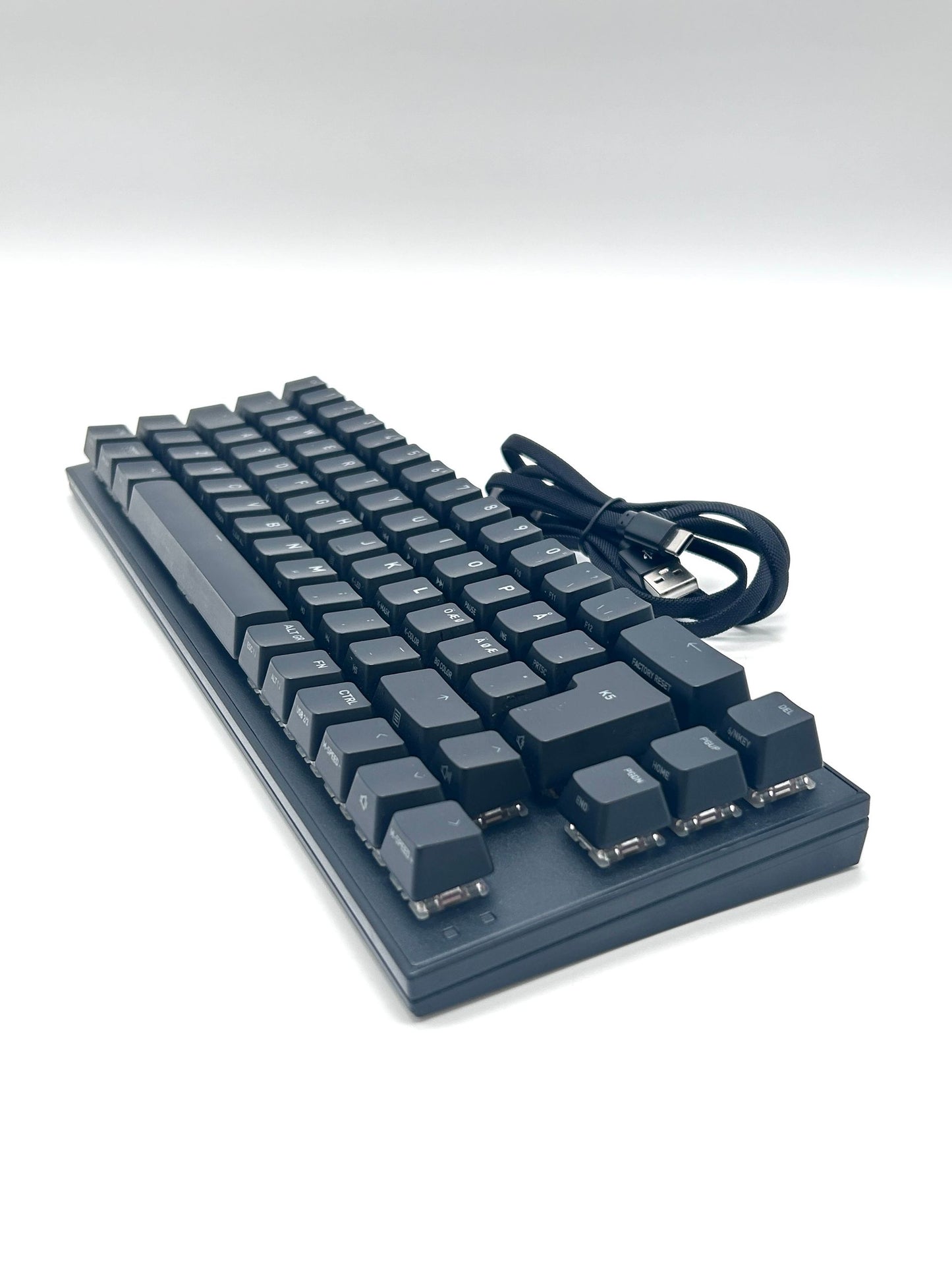 Cherry XTRFY K5V2 RGB Compact Mechaninė Gaming Žaidimų Klaviatūra