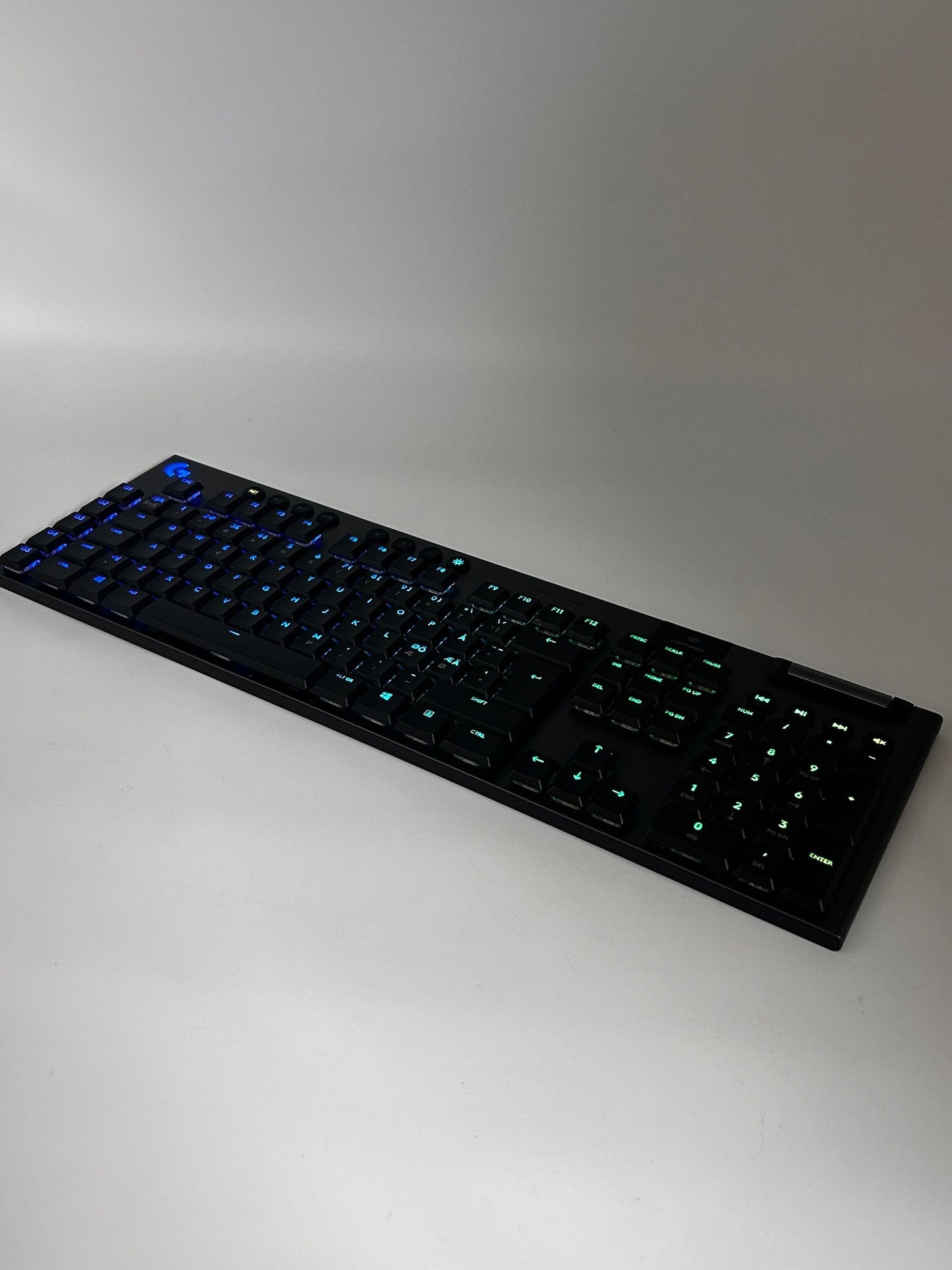 Logitech G915 Wireless (Tactile) RGB Mechaninė Gaming Žaidimų Klaviatūra