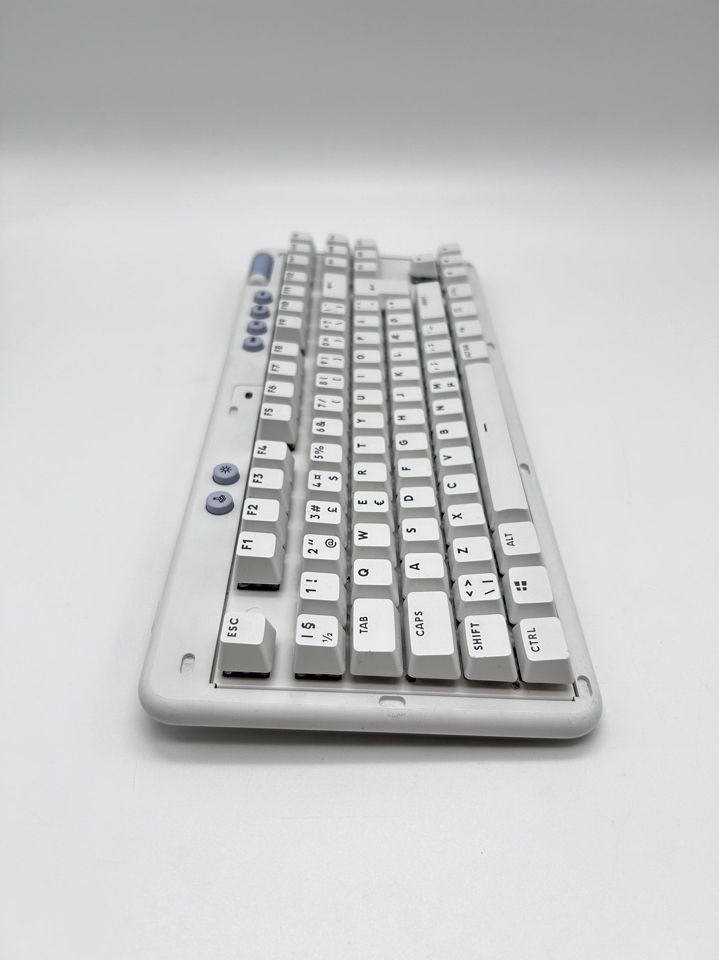 Logitech G713 (Tactile) TKL RGB Mechaninė Gaming Laidinė Balta Žaidimų Klaviatūra