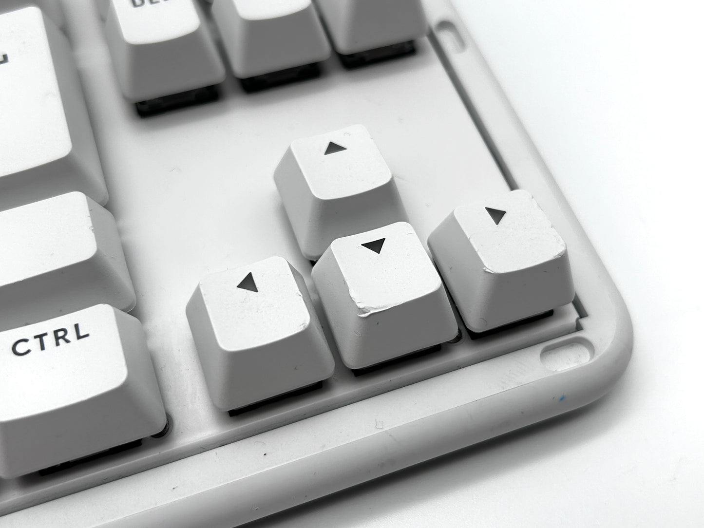 Logitech G713 (Tactile) TKL RGB Mechaninė Gaming Laidinė Balta Žaidimų Klaviatūra