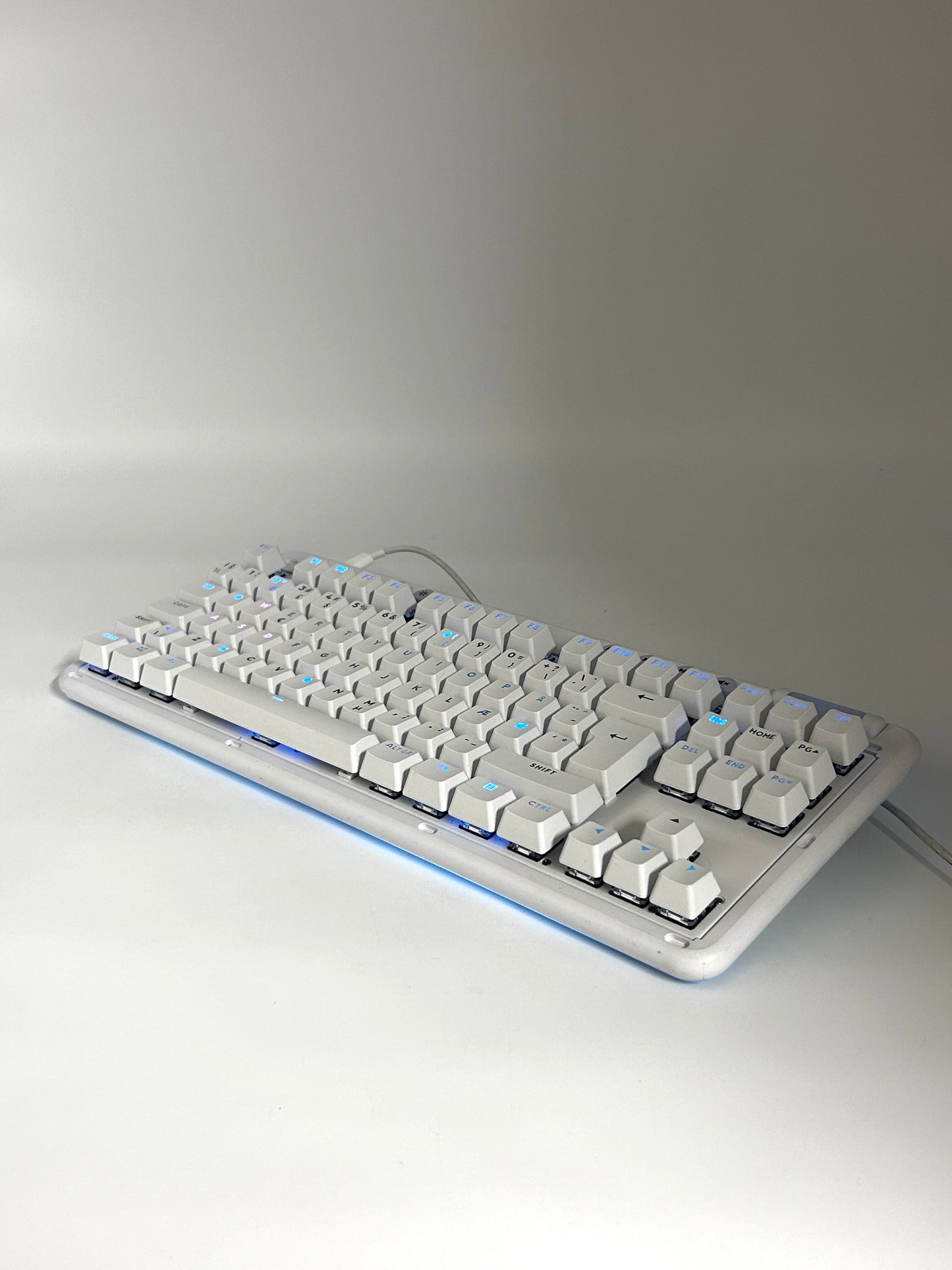 Logitech G713 (Tactile) TKL RGB Mechaninė Gaming Laidinė Balta Žaidimų Klaviatūra